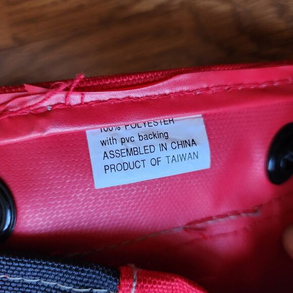 Vintage Marlboro Unlimited Large Red Sling Duffle Bag Cinch Bag Hiking READ - Picture 8 of 15